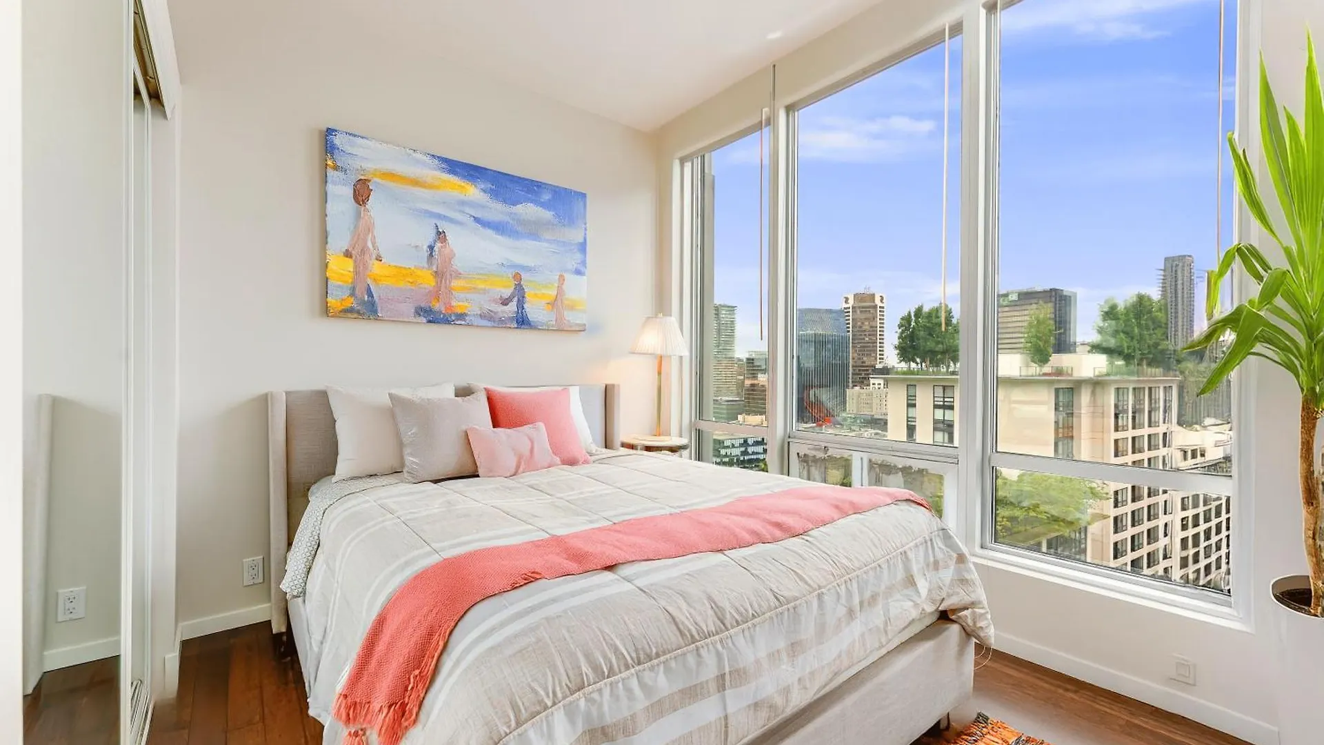 Luxury 2 Bedroom Apartment - Downtown Living With Stunning City And Mountain Views Vancouver